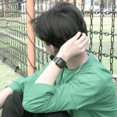 网名：咬髶
个签：一个用键盘敲出来的爱情能维持多久
- 投稿：听灵