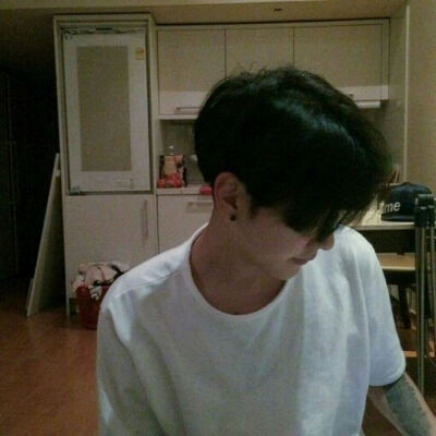 网名：Give Me A Reason.
个签：你是我眼里最珍贵的人
- 投稿：听灵