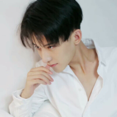 网名：殊途
个签：故事很长.我长话短说.我喜欢你很久了
- 投稿：听灵