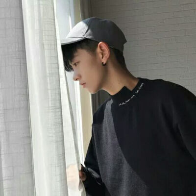 网名：腻味
个签：你只欠自己一个努力的模样
- 投稿：听灵