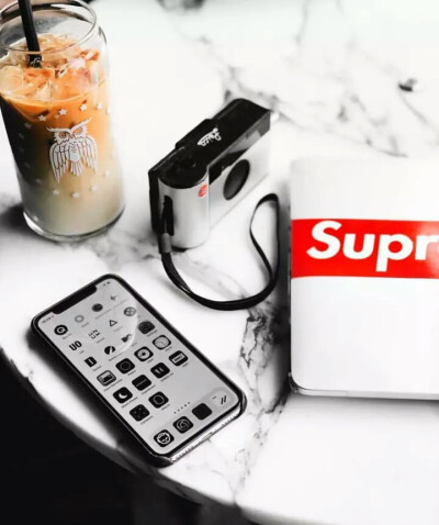 桌面 iPhoneX Supreme