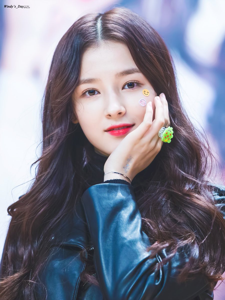 李承利拿图点赞