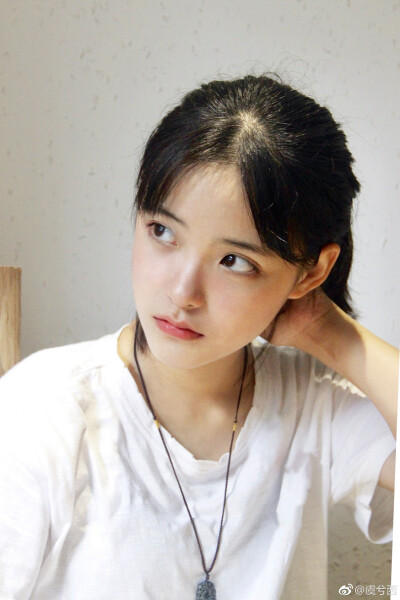 校服女神！初恋颜！虞佳瑞
微博:虞兮西
@桑葚酒酒