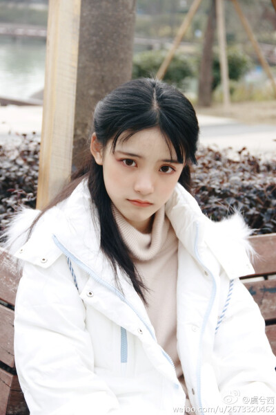 校服女神！初恋颜！虞佳瑞
微博:虞兮西
@桑葚酒酒