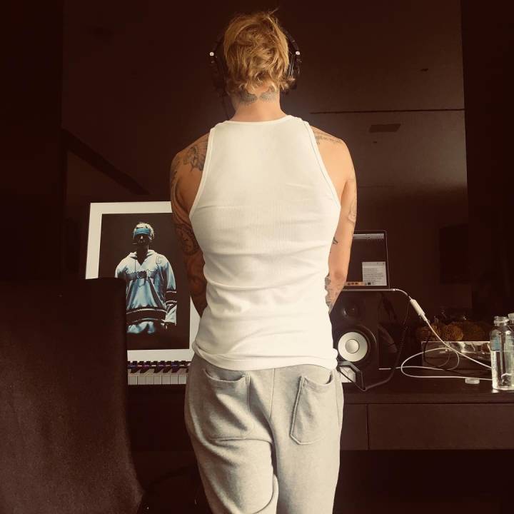 Justin回归录音室
随时准备JB5啊啊啊……