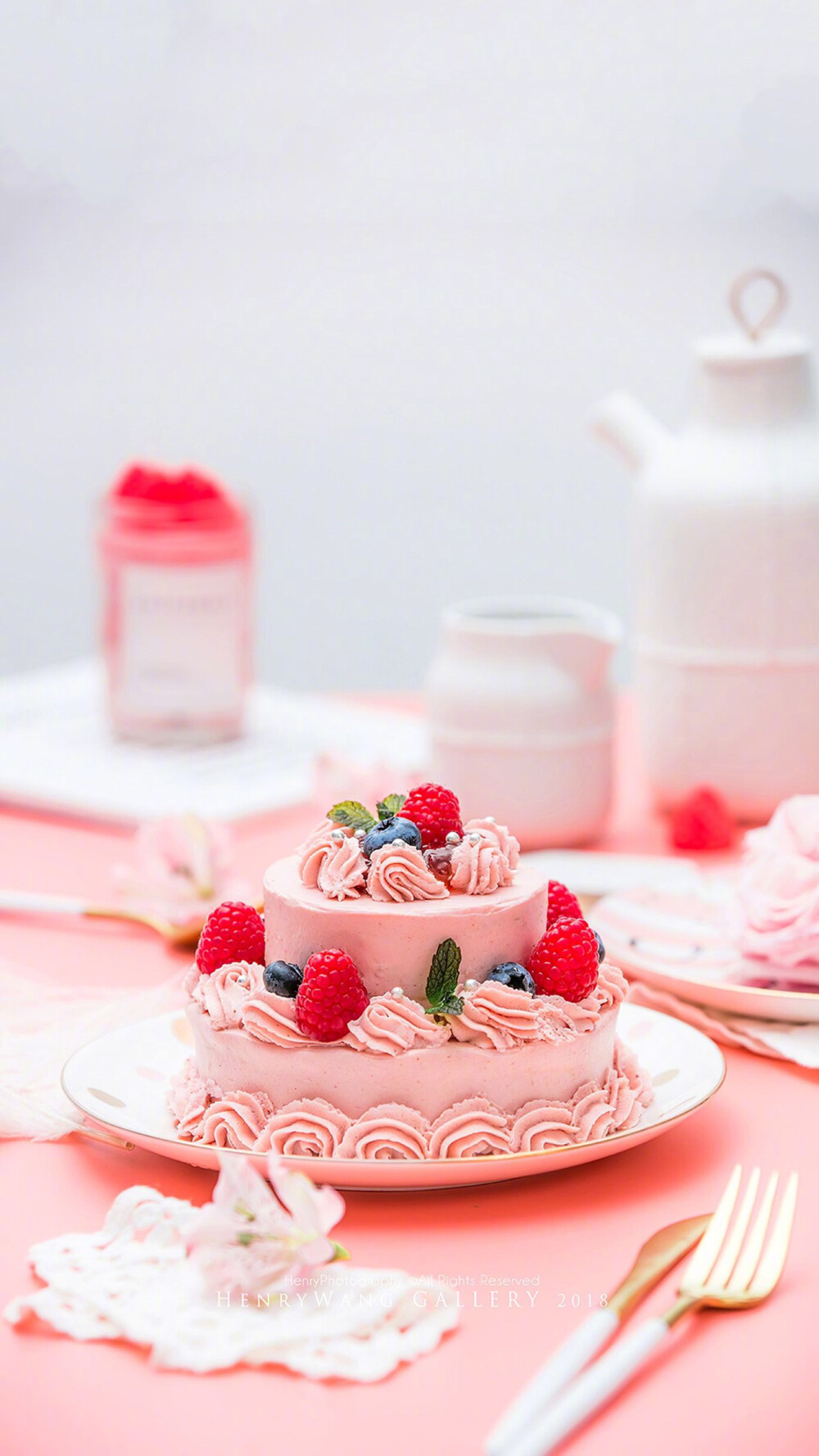 草莓和蛋糕的结合美味又漂亮