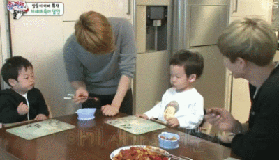 超人回来了
灿白 GIF