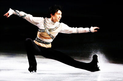 羽生结弦 | Yuzuru Hanyu
【2011-2012赛季 自由滑】
Kissing You（选自罗密欧与朱丽叶）
By Craig Armstrong
Escape（fromPlunkett+&+Macleane）
By Craig Armstrong