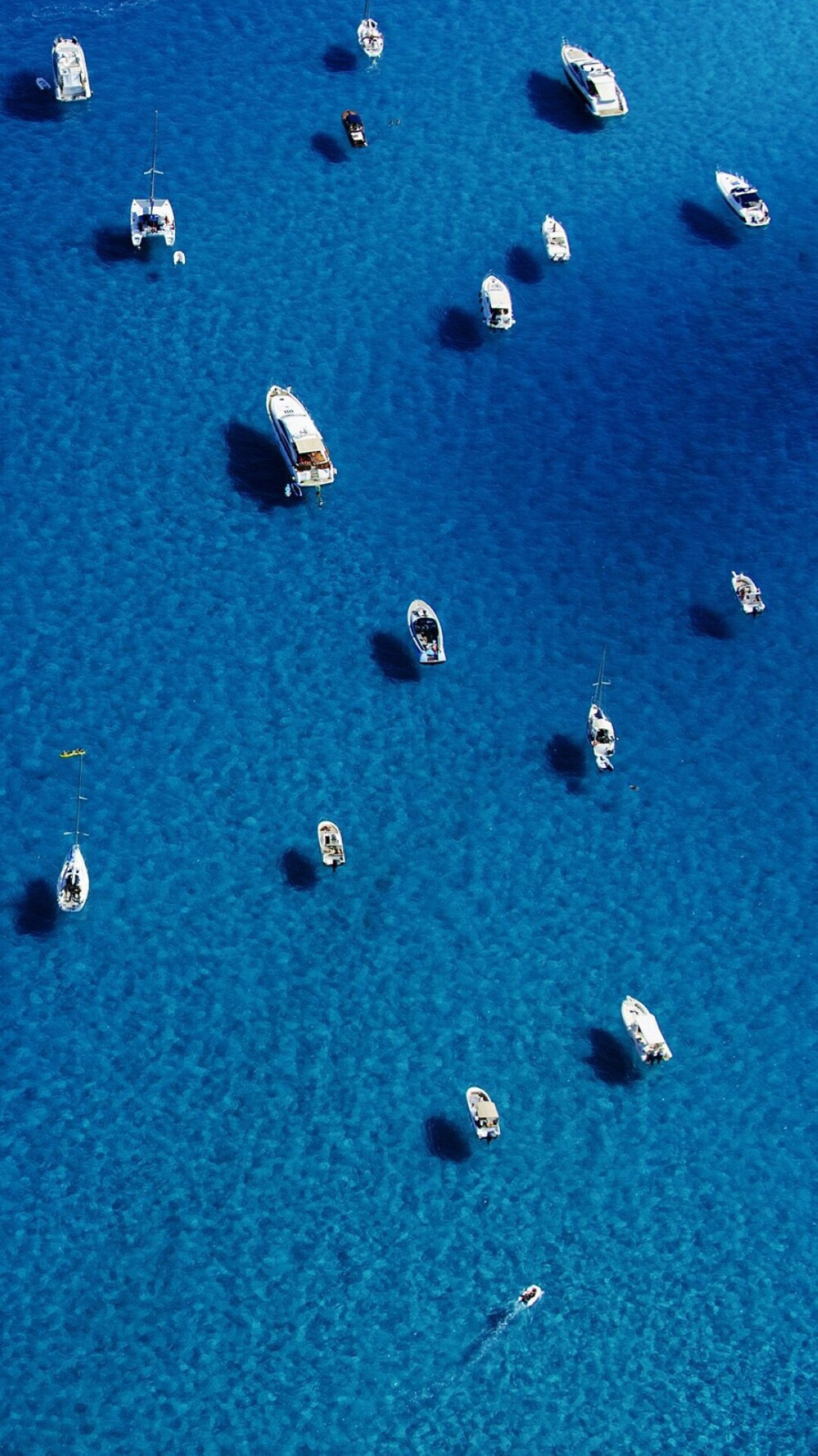 海 透明 清澈 唯美 美 蓝 蓝色 蓝的 意境 开阔 场景 背景 壁纸 高清 大海 光 安静 宁静 祥和