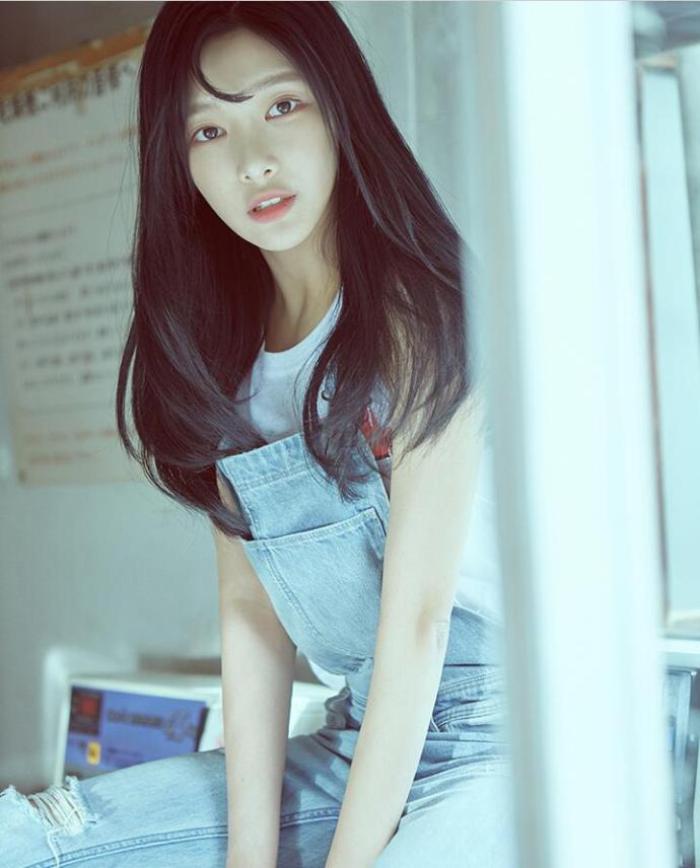 李再妮[1]  (jenny),1996年9月14日年出生在韩国仁川市,韩国女歌手