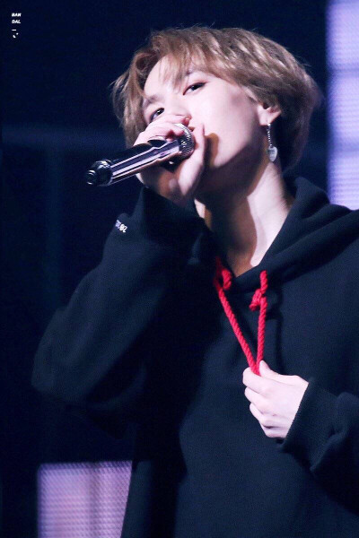 Yugyeom Cr: logo 