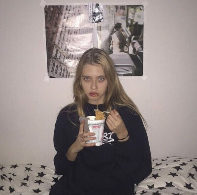 我 们 的 爱 断 了 线