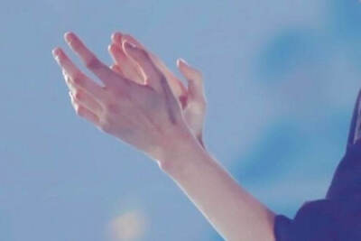 霖霖的芊芊细手，羡慕啊((٩(//̀Д/́/)۶))