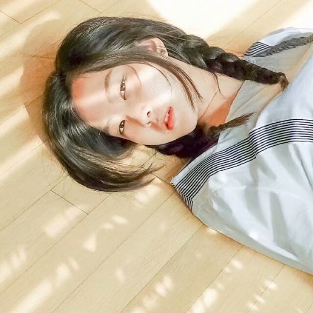 淡黄色系女生头像