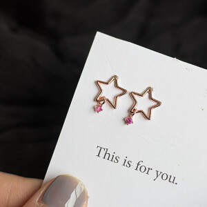 925纯银镀玫瑰金带一颗红色锆石耳饰 五角星甜美可爱耳钉耳骨钉女