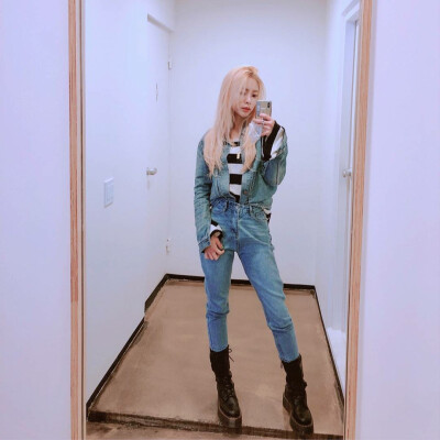 换新发色拉
heize ins更新