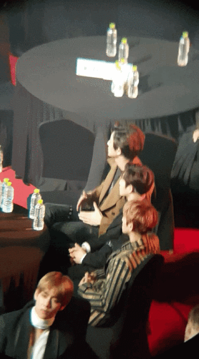 金俊勉 朴灿烈 奶孩子