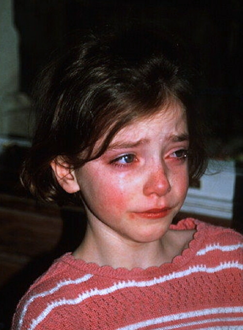 欧美头像哭泣小女孩