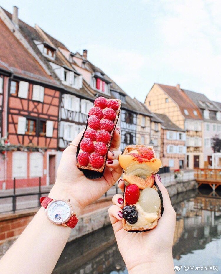 希望我的闺蜜都努力赚钱 然后带我去旅行