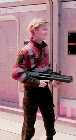 托马斯·桑斯特/移动迷宫三
小迷宫三的新剧照和一只别扭桑（别扭桑太可爱啦!!）