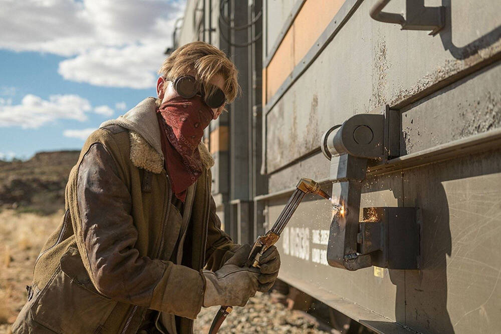 托马斯·桑斯特/移动迷宫三
小迷宫三的新剧照和一只别扭桑（别扭桑太可爱啦!!）