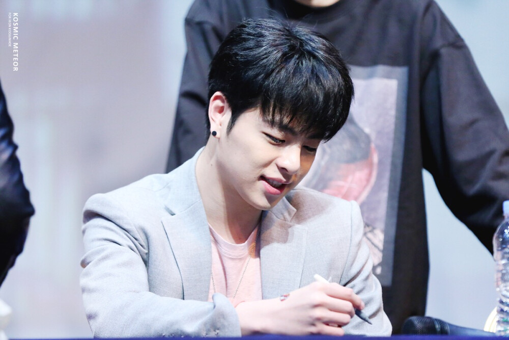 iKON. 구준회 cr.Kosmicmeteor