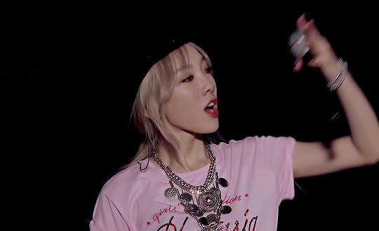 抱图点赞收藏专辑，大批量转载点关注谢谢。金泰妍