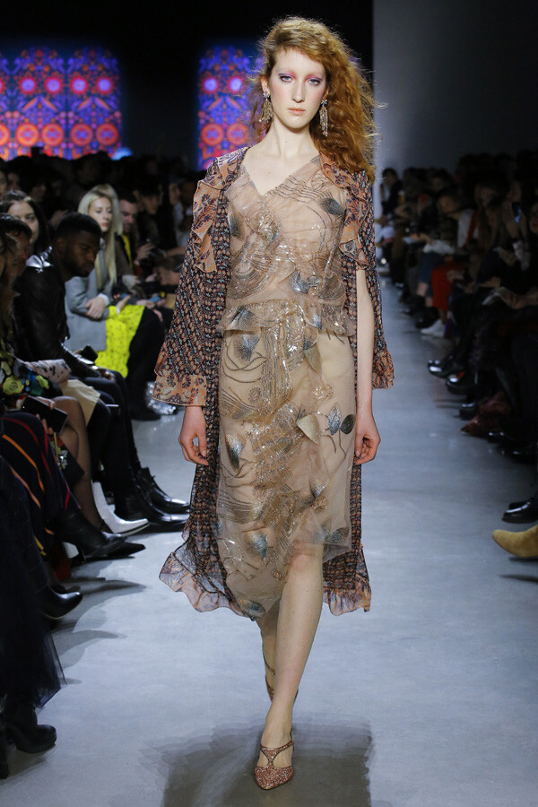 美国时尚品牌 anna sui 2018 秋冬高级成衣 本季系列夸张的妆容,蕾丝