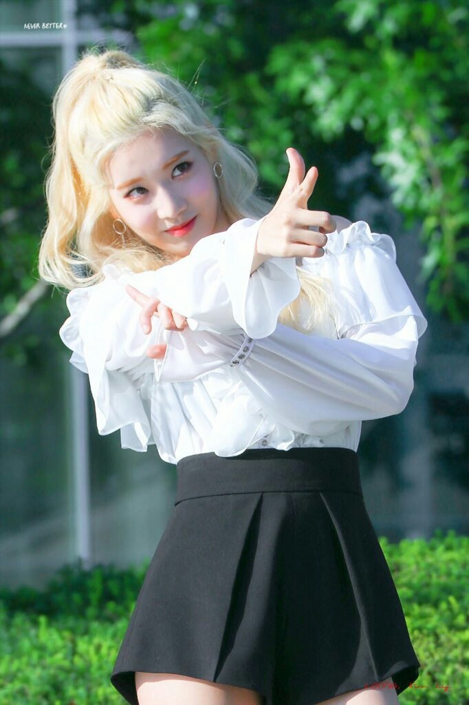 金定恩（Kim Lip）