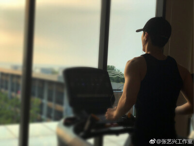 EXO 张艺兴 LAY
cr logo 