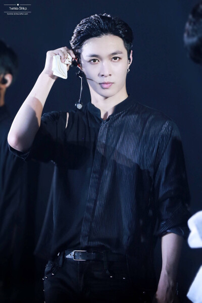 EXO 张艺兴 LAY
cr logo 