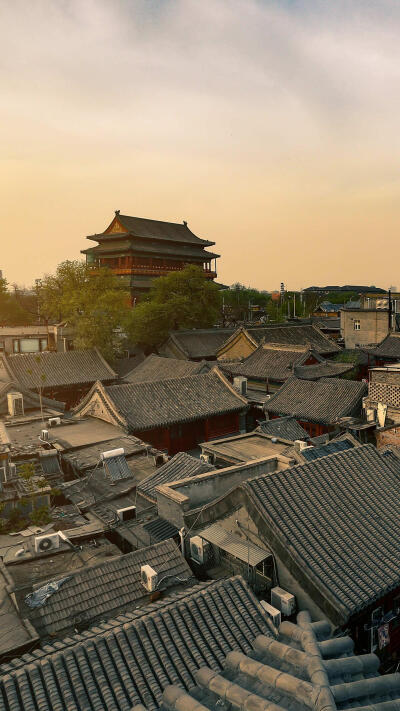 鼓楼夕阳—华为杂志锁屏
坐落在北京市南北中轴线的古代建筑，两旁分布着许多老字号商店与四通八达的胡同。©壹刻传媒