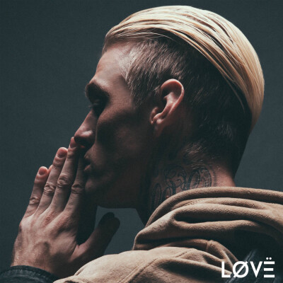 Aaron Carter 美国音乐史上拥有连续五首十大金曲的最年轻的歌手，被誉为“流行乐小王子”
即便flop我也爱