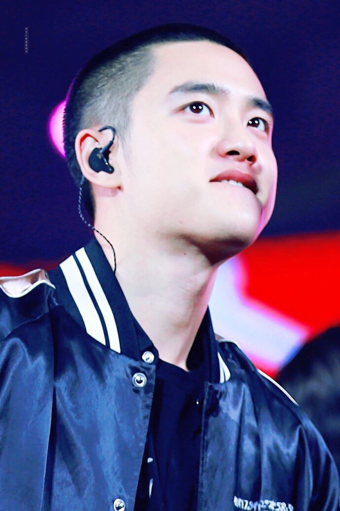 EXO 都敬秀 D.O.
cr logo 