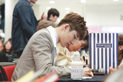 iKON. B.I 김한빈 cr.HanBI_flower