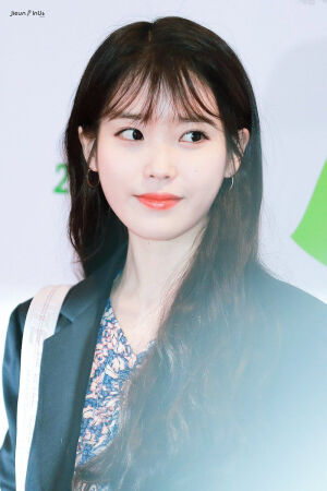 IU 李知恩