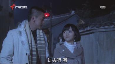 民国警花：伍月（谭松韵饰演）和冯凯文（李熠霖饰演）