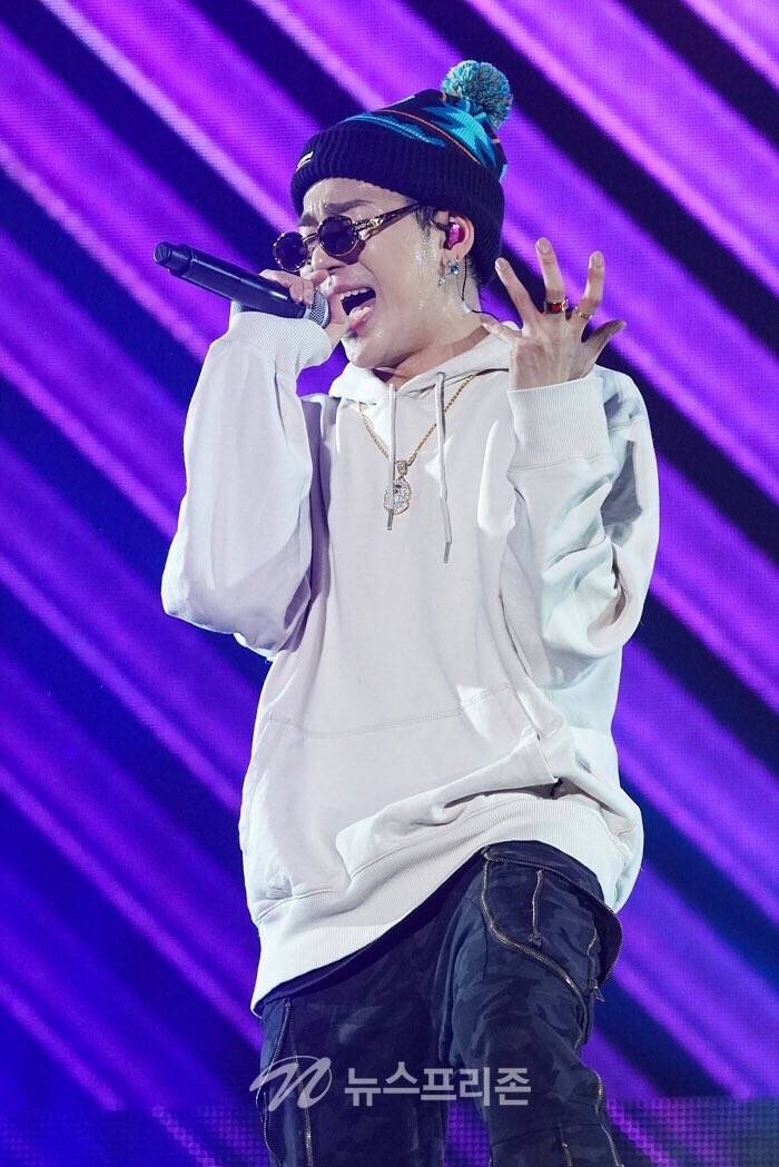 180224
#Zico禹智皓#LE HIPHOP FESTIVAL | 高清饭拍
/cr.ziconannom 资源:泡泡
