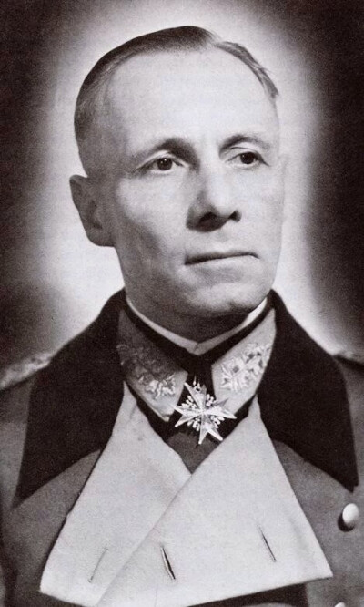 埃尔温·约翰尼斯·尤根·隆美尔（Erwin Johannes Eugen Rommel，1891年11月15日-1944年10月14日）出生于符腾堡邦海登海姆市，纳粹德国陆军元帅，世界军事史上著名的军事家、战术家、理论家。绰号“沙漠之狐、帝国之鹰…