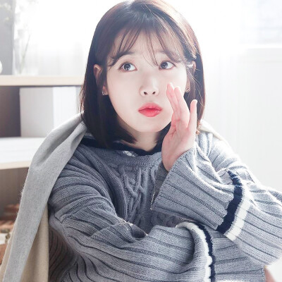 IU(李知恩)