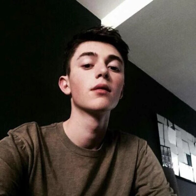 Greyson灰森 这个世界上最好看的男人