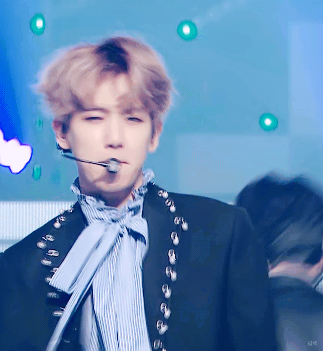 16 mbc歌谣大祭典 边伯贤 gif