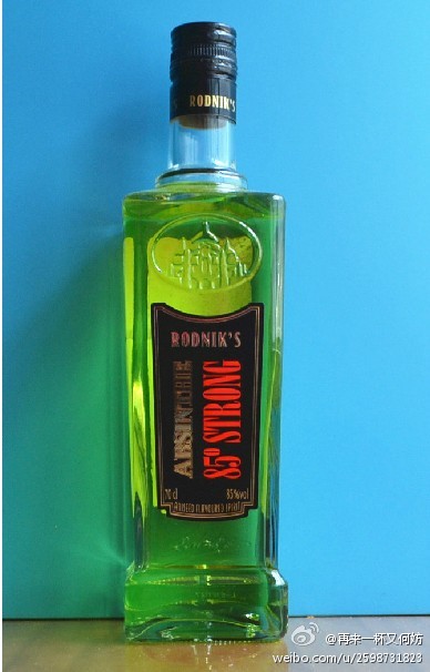 【绿妖苦艾酒RODNIK'S absinthe】来自西班牙85°高度酒~可以像其他洋酒一样直接加冰块或者冰水，或者兑红牛雪碧等饮料，也可以纯饮（适合度数低的快，以及经常喝苦艾酒的人）