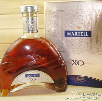 【马爹利XO干邑白兰地 MARTELL X.O】作为独创的具有淡雅花香特质的干邑，马爹利口感柔滑、圆润、完美平衡、与众不同。正是独到的酿制调配艺术，造就了马爹利独一无二的风格。