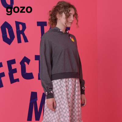 gozo【商场同款】2018新款灰色短款套头卫衣女GC8S6001B0
