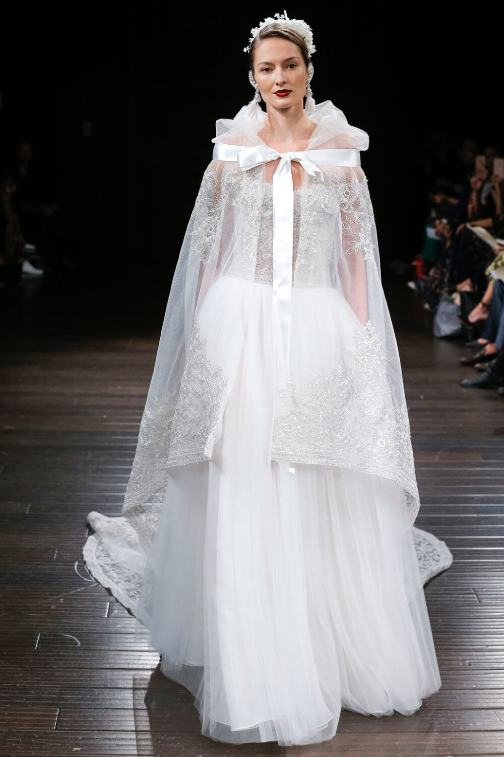 Naeem Khan（纳伊·姆汗）2018秋冬婚纱系列