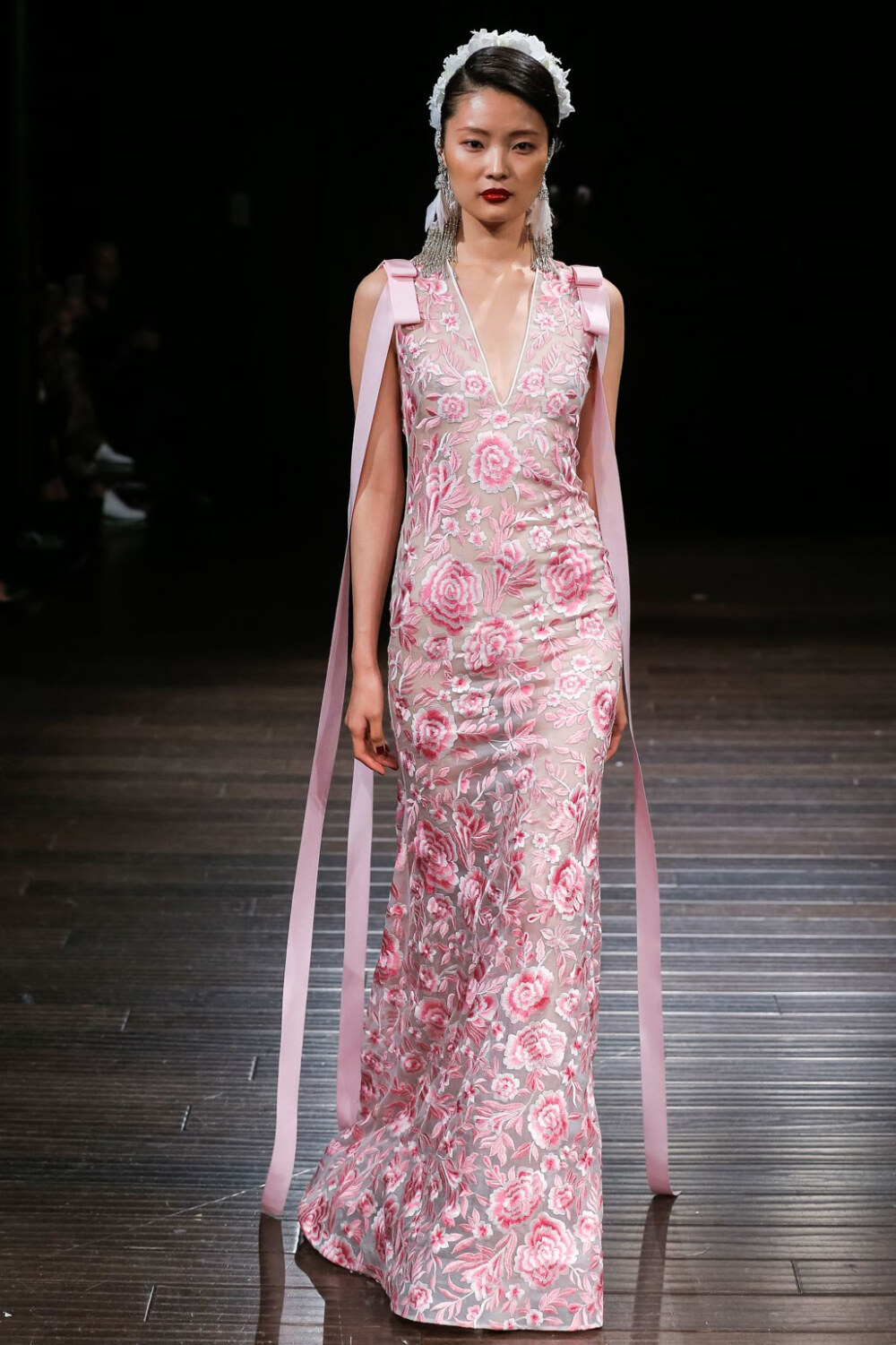 Naeem Khan（纳伊·姆汗）2018秋冬婚纱系列