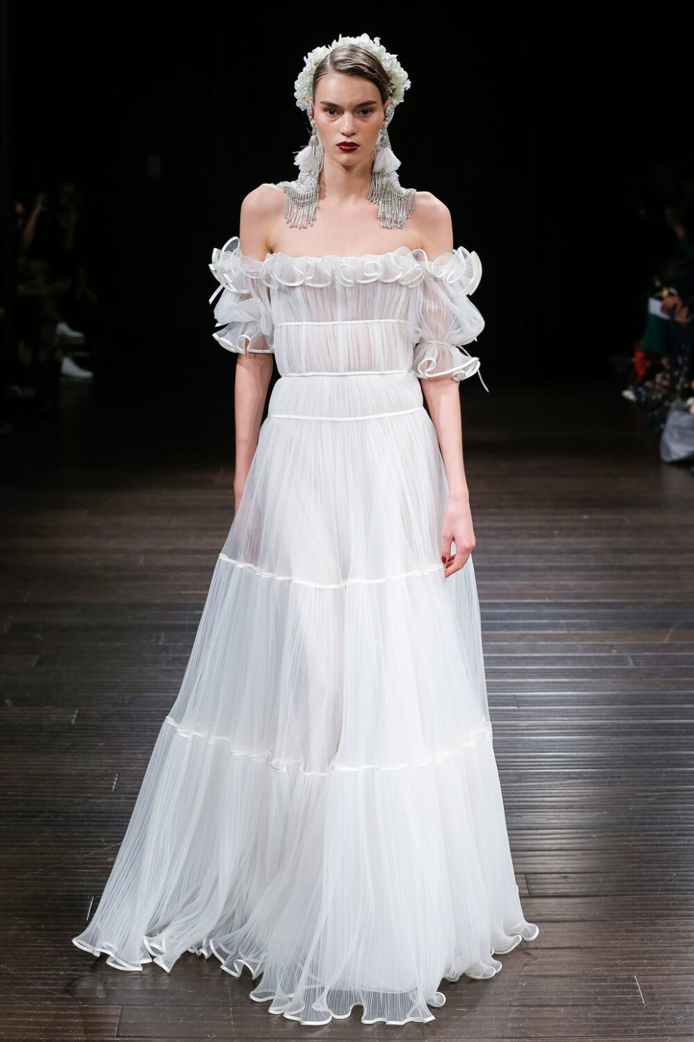 Naeem Khan（纳伊·姆汗）2018秋冬婚纱系列