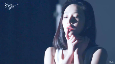 朴秀荣 Joy 朴秀英
Red velvet成员