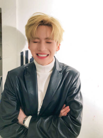 PENTAGON 闫桉（YANAN）